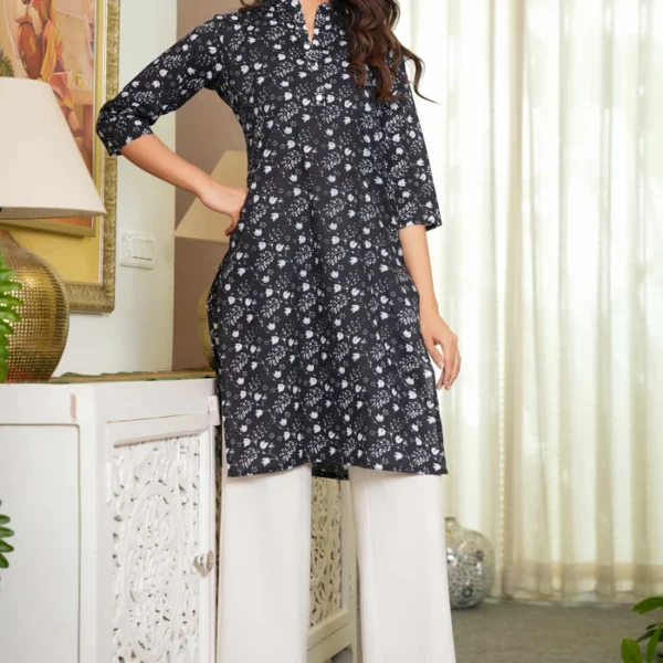 Black Perfect Daily Wear Floral Cotton Kurti in Straight Silhouette